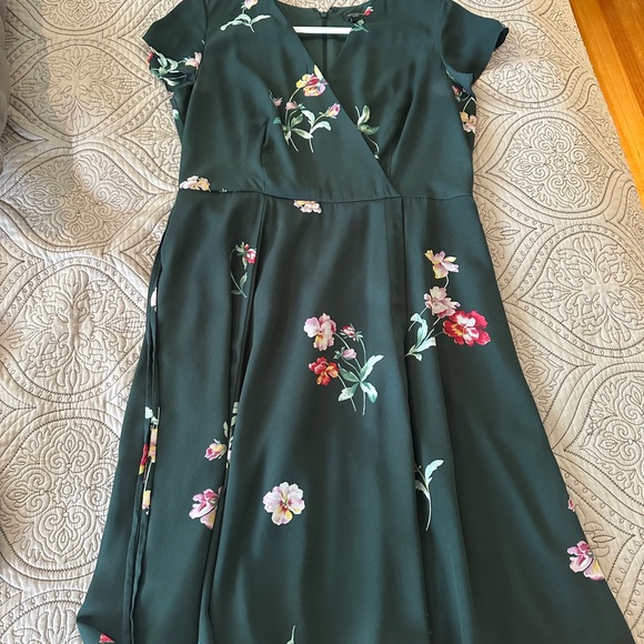 Ann Taylor Dresses & Skirts - Ann Taylor Green Floral Dress